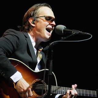 Joe Bonamassa Performing at The Hard Rock Live - joe-bonamassa-performing-05
