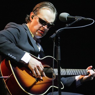 Joe Bonamassa Performing at The Hard Rock Live - joe-bonamassa-performing-06