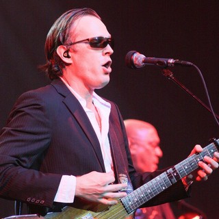 Joe Bonamassa Performing at The Hard Rock Live - joe-bonamassa-performing-09