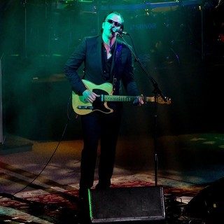 Joe Bonamassa Performing