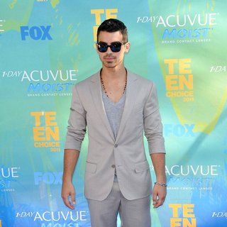 Joe Jonas, Jonas Brothers in 2011 Teen Choice Awards