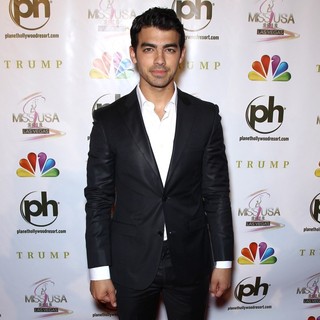 Joe Jonas, Jonas Brothers in 2012 Miss USA Pageant - Red Carpet
