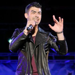 Joe Jonas, Jonas Brothers in B96 Pepsi SummerBash 2011