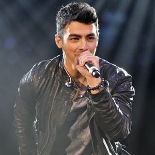 Joe Jonas in B96 Sobe Lifewater Jingle Bash