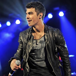 Joe Jonas in B96 Sobe Lifewater Jingle Bash