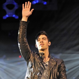 Joe Jonas in B96 Sobe Lifewater Jingle Bash