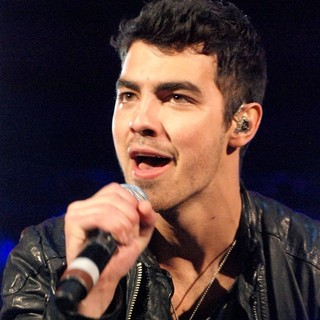 Joe Jonas in B96 Sobe Lifewater Jingle Bash