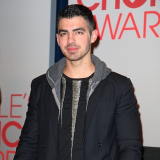 Joe Jonas, Jonas Brothers in People's Choice Awards 2012 Nominations Press Conference