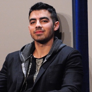 Joe Jonas, Jonas Brothers in People's Choice Awards 2012 Nominations Press Conference