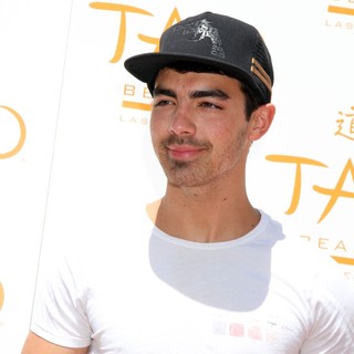 Joe Jonas, Jonas Brothers in Tao Beach Season Opening 2012