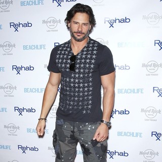 Joe Manganiello in Joe Manganiello Arrives for Rehab Sundays
