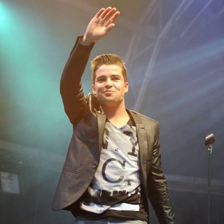 Joe McElderry in The 2011 Blackpool Illuminations Swtich-On Concert - joe-mcelderry-2011-blackpool-illuminations-swtich-on-concert-02