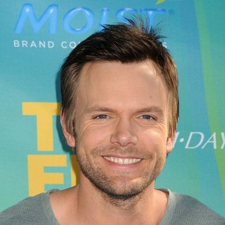 Joel McHale in 2011 Teen Choice Awards