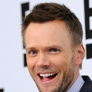 Joel McHale in 2012 E Upfront Presentation - Arrivals