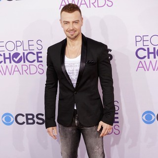 Joey Lawrence in People's Choice Awards 2013 - Red Carpet Arrivals