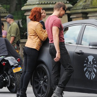 Scarlett Johansson, Jeremy Renner in Actors on The Set of The Avengers Shooting on Location in Manhattan