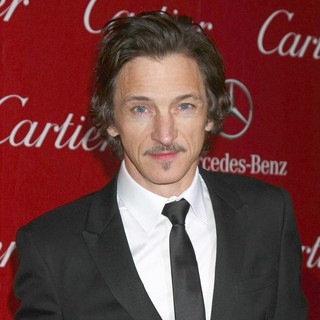 John Hawkes in 24th Annual Palm Springs International Film Festival Awards Gala - Red Carpet