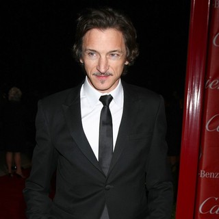 John Hawkes in 24th Annual Palm Springs International Film Festival Awards Gala - Red Carpet