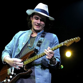 John Mayer in 2011 Tiger Jam at Mandalay Bay Events Center - Performance - john-mayer-2011-tiger-jam-07