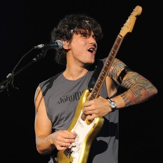 John Mayer Performs on The Final Night of his Bottle Studies Tour - john-mayer-final-night-bottle-studies-tour-03
