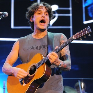 John Mayer in John Mayer Performs on The Final Night of his Bottle Studies Tour