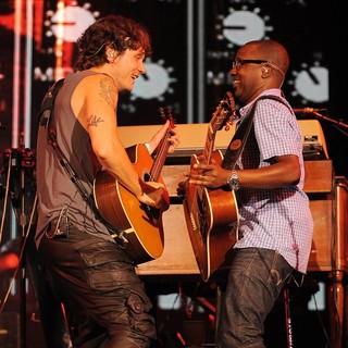John Mayer in John Mayer Performs on The Final Night of his Bottle Studies Tour