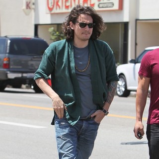 John Mayer Seen Leaving Kings Road Cafe After Having Lunch with Celebrity Trainer Harley Pasternak