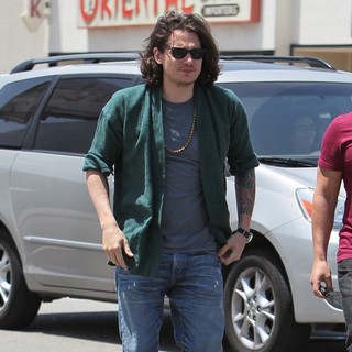 John Mayer Seen Leaving Kings Road Cafe After Having Lunch with Celebrity Trainer Harley Pasternak