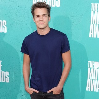 Johnny Simmons in 2012 MTV Movie Awards - Arrivals
