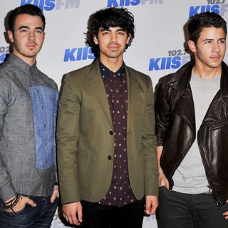 KIIS FM's Jingle Ball 2012 - Arrivals