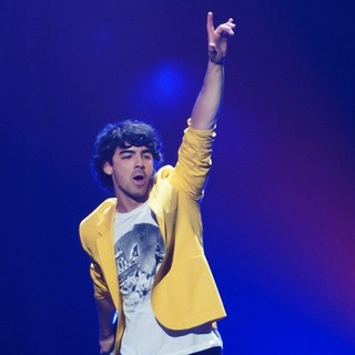 Joe Jonas in KIIS FM's Jingle Ball 2012 - Show - jonas-brothers-jingle-ball-2012-show-07