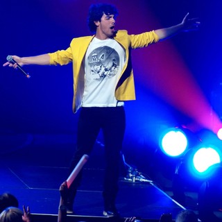 Joe Jonas in KIIS FM's Jingle Ball 2012 - Show - jonas-brothers-jingle-ball-2012-show-08