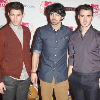 Jonas Brothers in The MTV EMA's 2012 - Arrivals