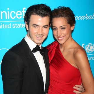 Kevin Jonas, Danielle Deleasa in 2011 UNICEF Snowflake Ball - Arrivals