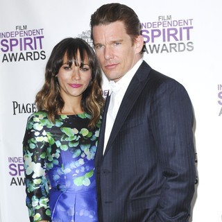 Rashida Jones, Ethan Hawke in 27th Annual Independent Spirit Awards - Press Room