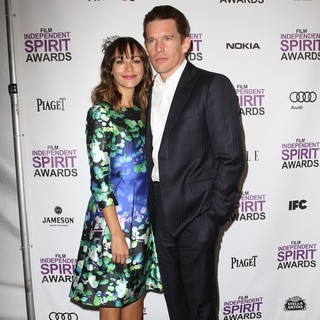 Rashida Jones, Ethan Hawke in 27th Annual Independent Spirit Awards - Press Room