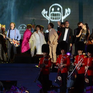 Tom Jones, Paul McCartney, Shirley Bassey, Cliff Richard, Robbie Williams, Jessie J in The Diamond Jubilee Concert