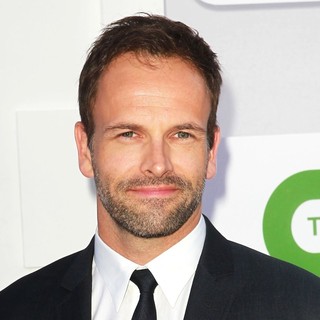 Jonny Lee Miller in CBS Showtime's CW Summer 2012 Press Tour - Arrivals - jonny-lee-miller-cw-summer-2012-press-tour-01