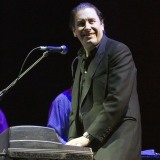 Jools Holland in Jools Holland Performing Live