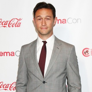 Joseph Gordon-Levitt in 2013 CinemaCon Big Screen Achievement Awards - joseph-gordon-levitt-2013-cinemacon-big-screen-achievement-awards-03