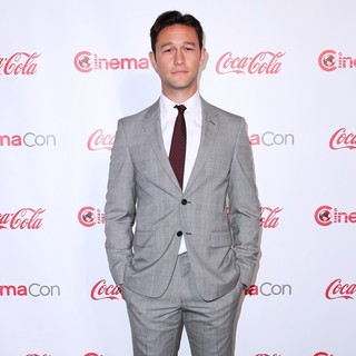 Joseph Gordon-Levitt in 2013 CinemaCon Big Screen Achievement Awards - joseph-gordon-levitt-2013-cinemacon-big-screen-achievement-awards-04