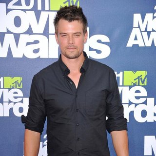 Josh Duhamel in 2011 MTV Movie Awards - Arrivals