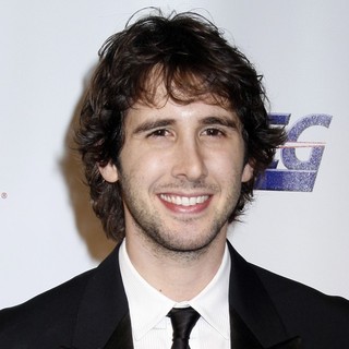 Josh Groban in 2010 MusiCares Person of The Year Tribute to Neil Young - Arrivals