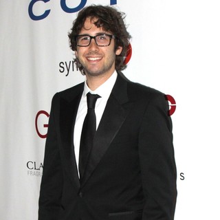 Josh Groban in 40th Annual Fifi Awards - Red Carpet - josh-groban-40th-annual-fifi-awards-02