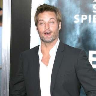 Josh Holloway in Los Angeles Premiere of Super 8