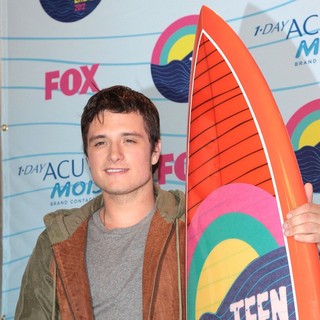 Josh Hutcherson in The 2012 Teen Choice Awards - Press Room