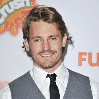 Josh Pence in The Premiere of Paramount Pictures' Fun Size - Arrivals - josh-pence-premiere-fun-size-02