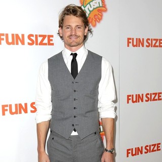Josh Pence in The Premiere of Paramount Pictures' Fun Size - Arrivals - josh-pence-premiere-fun-size-05