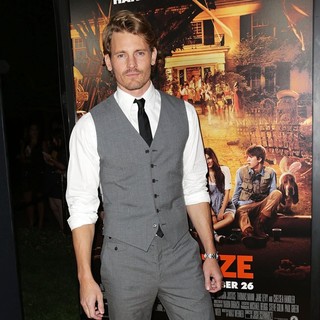 Josh Pence in The Premiere of Paramount Pictures' Fun Size - Arrivals - josh-pence-premiere-fun-size-06
