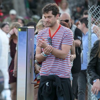 Joshua Jackson in Celebrities at The 2012 Coachella Valley Music and Arts Festival - Day 3